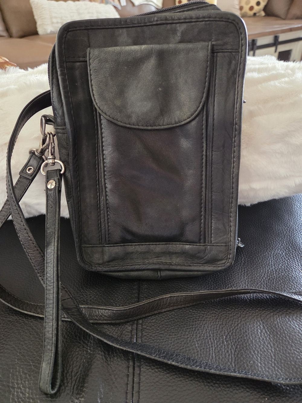 Cuir Black Leather Crossbody Bag
